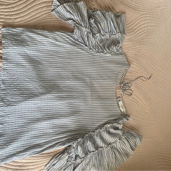 Striped Ruffle Sleeve Blouse - Picture 4 of 5